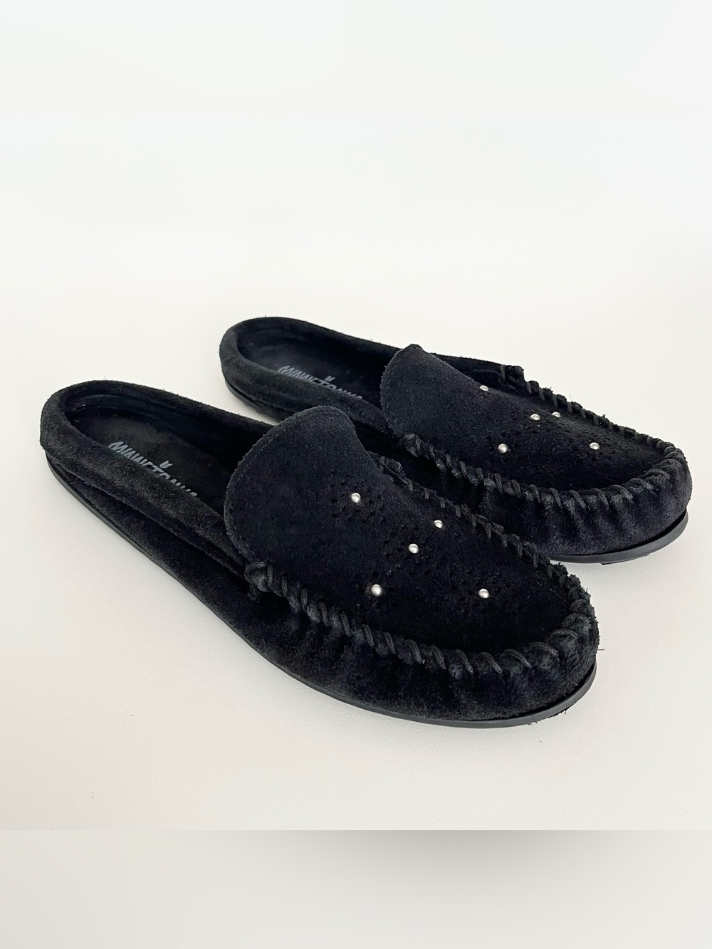 Minnetonka Women's Leila Suede Mocassin Mules Black Studs Slip-On Size 8 Comfy